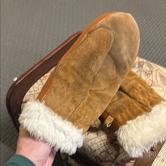 100% genuine leather Brown and Tan Mittens with Faux Fur Trim - Picture 2 of 13